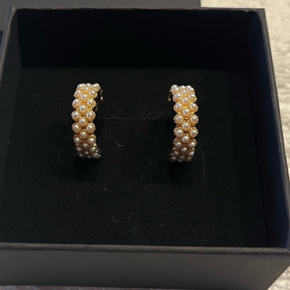 Hoop pearl earrings. Gold-tone - Picture 1 of 4